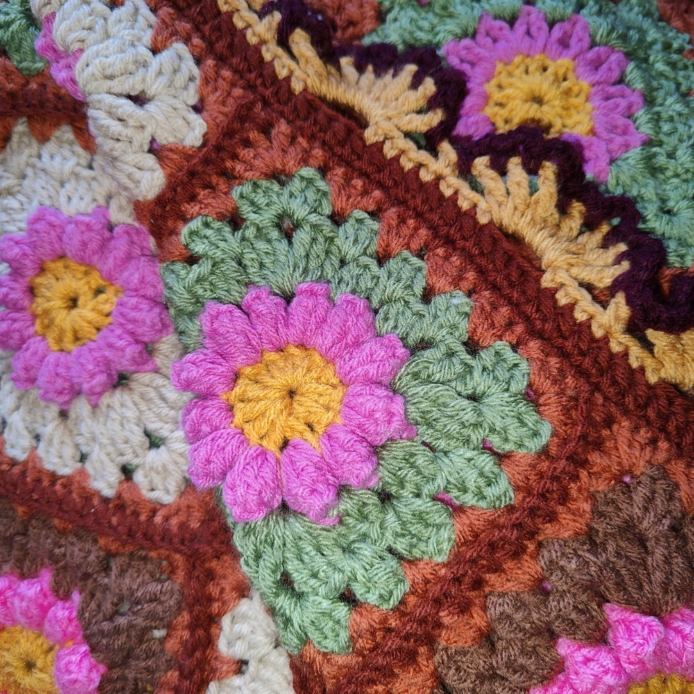 Handmade Crochet Daisy Granny Square Throw Afghan - Picture 4 of 6